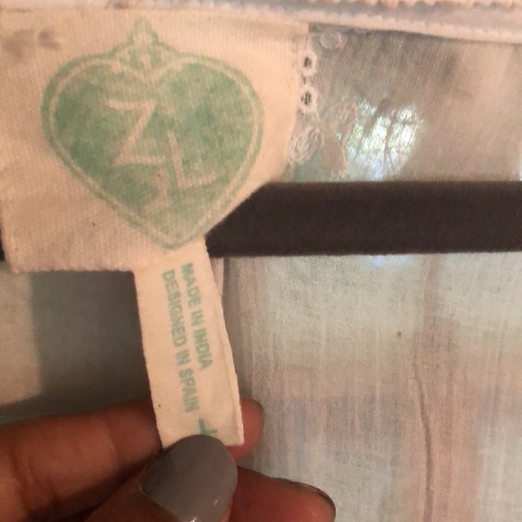 Romantic Beach coverup…white, size L - Picture 2 of 2